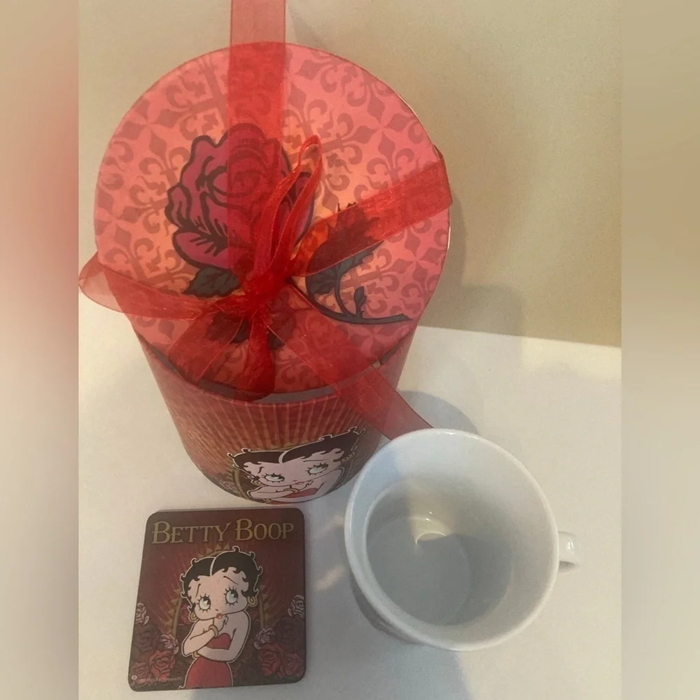 Betty boop collectors cup and coaster in cute box